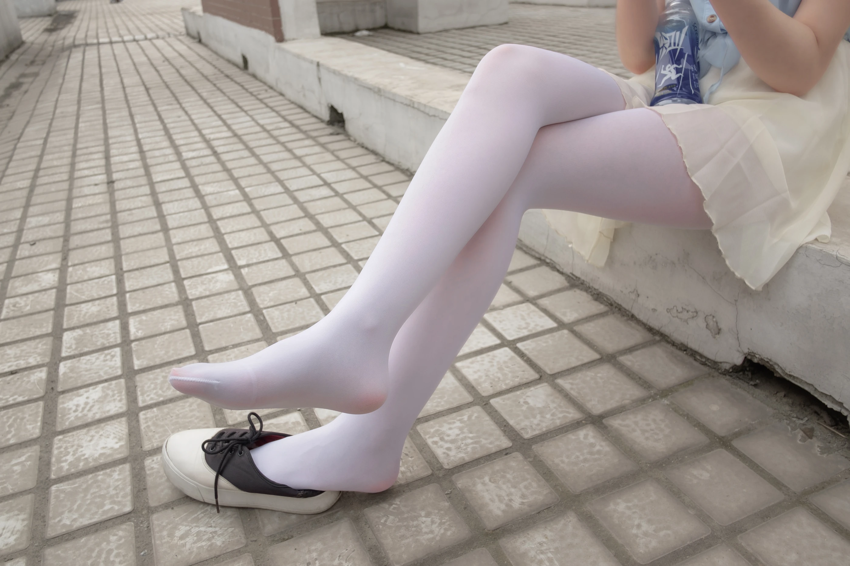 森萝财团 [R15-007] 窗台上的薄纱少女 [83P]插图